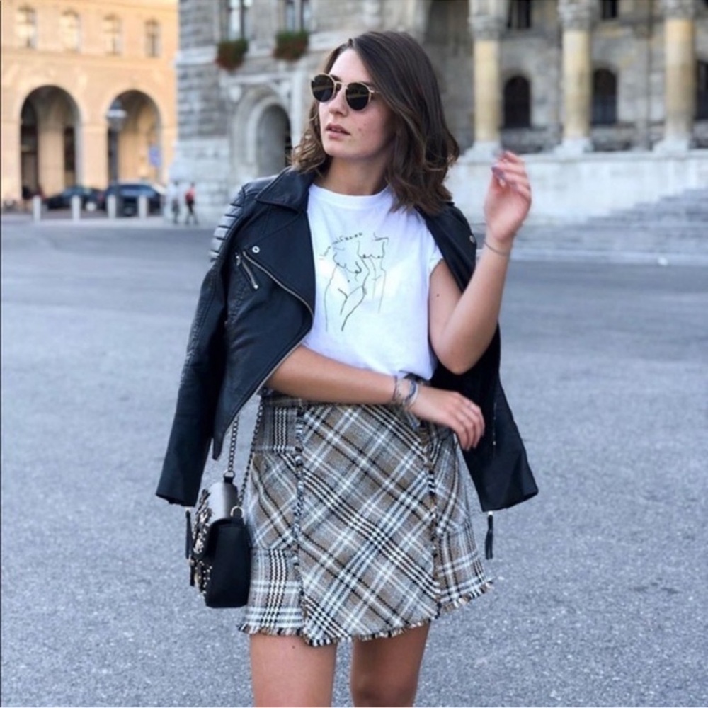 Zara bloggers favorite tweed mini skirt